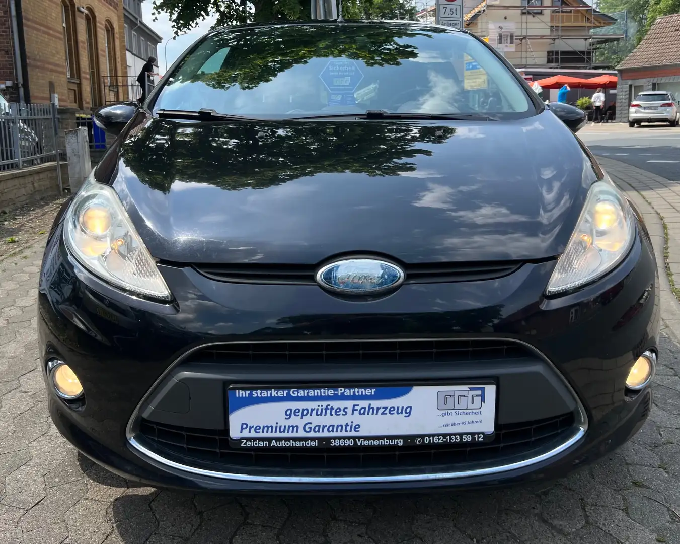 Ford Fiesta Titanium 1.4/ Alu./ Klima./ TÜV Zwart - 2