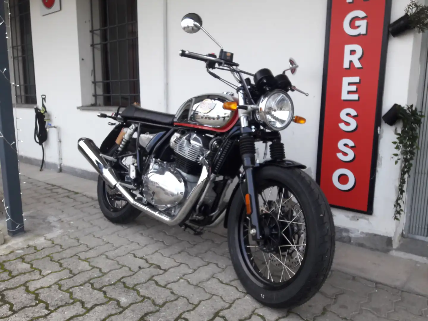 Royal Enfield Interceptor INTERCEPTOR  650cc EURO 5 Mark 2 Plateado - 1
