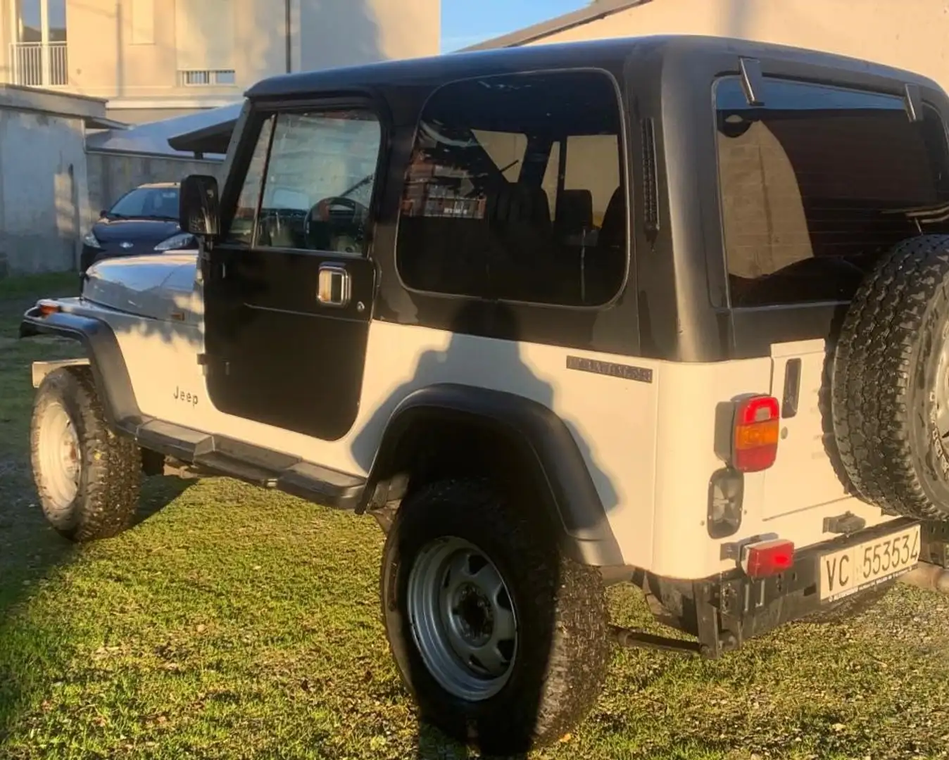 Jeep Wrangler Hard Top 2.5 Laredo Beyaz - 2