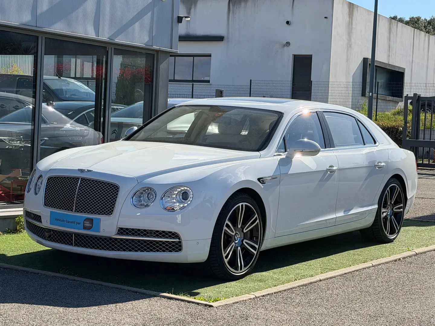 Bentley Flying Spur II 6.0 W12 625ch Mulliner Weiß - 1