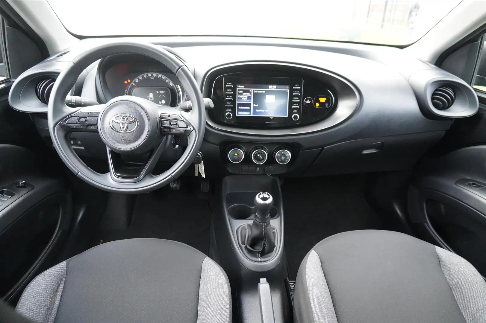 Toyota Aygo X 1.0 VVT-i MT 72pk Play Multi Media Parkeer Camera Zwart - 2