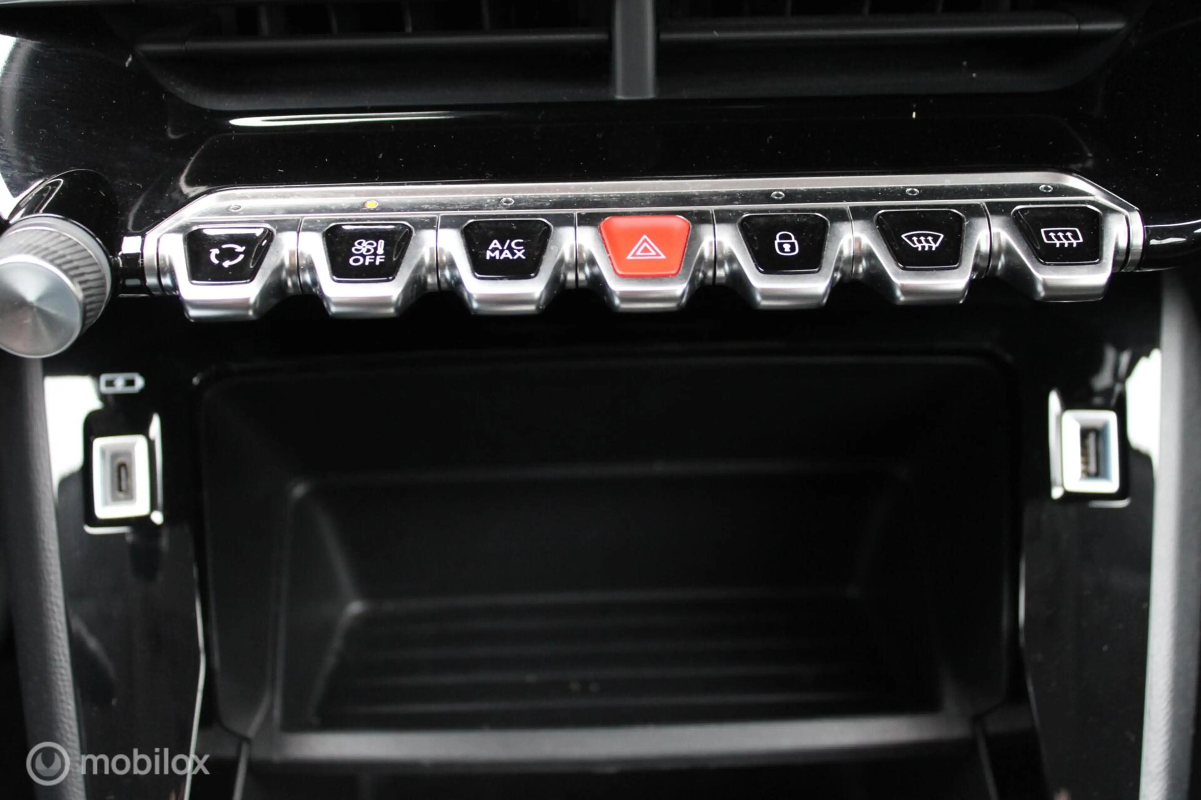Peugeot e-208 EV Active Pack 50 kWh, Navi/app connect, Led verli — photo 17