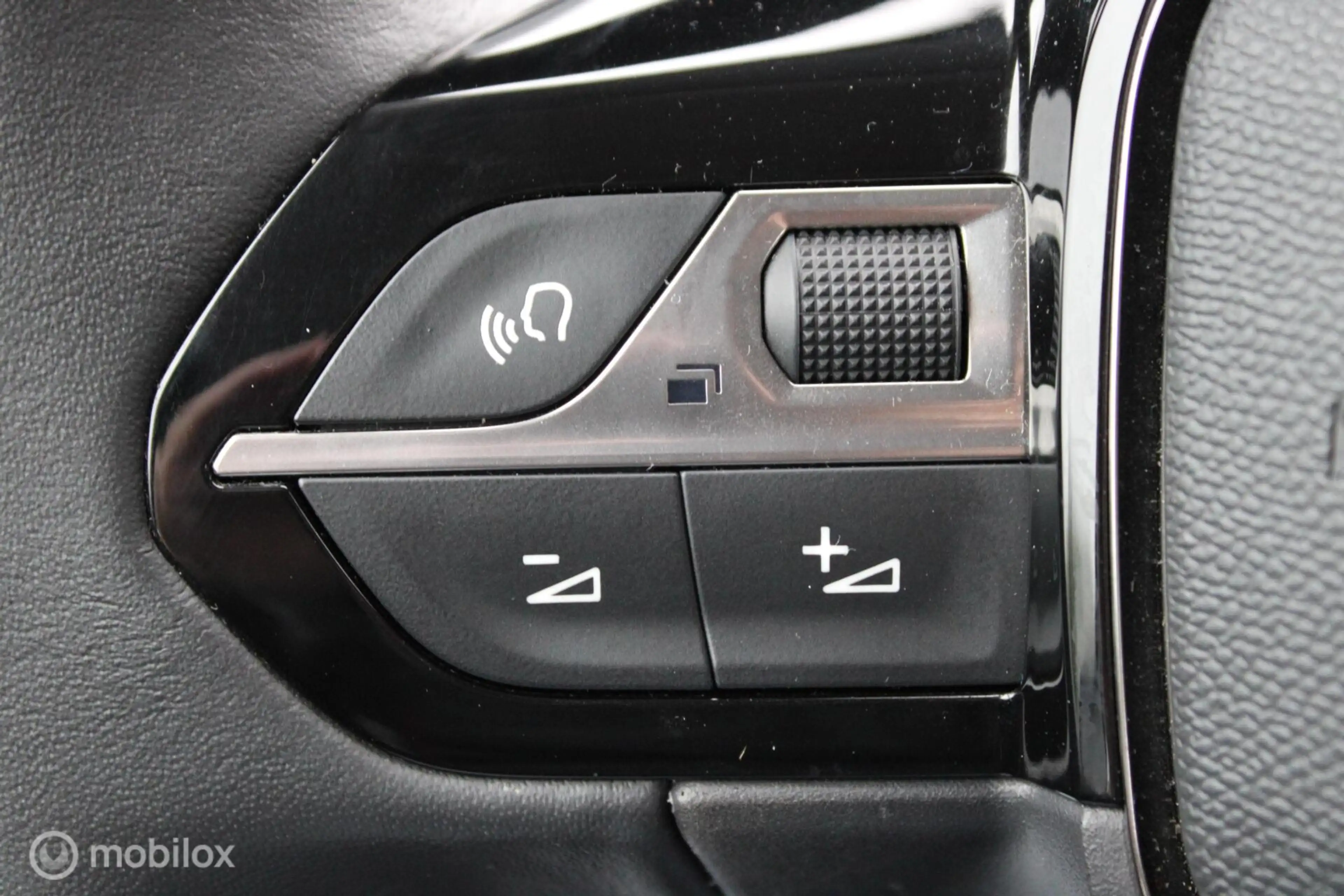Peugeot e-208 EV Active Pack 50 kWh, Navi/app connect, Led verli — photo 22