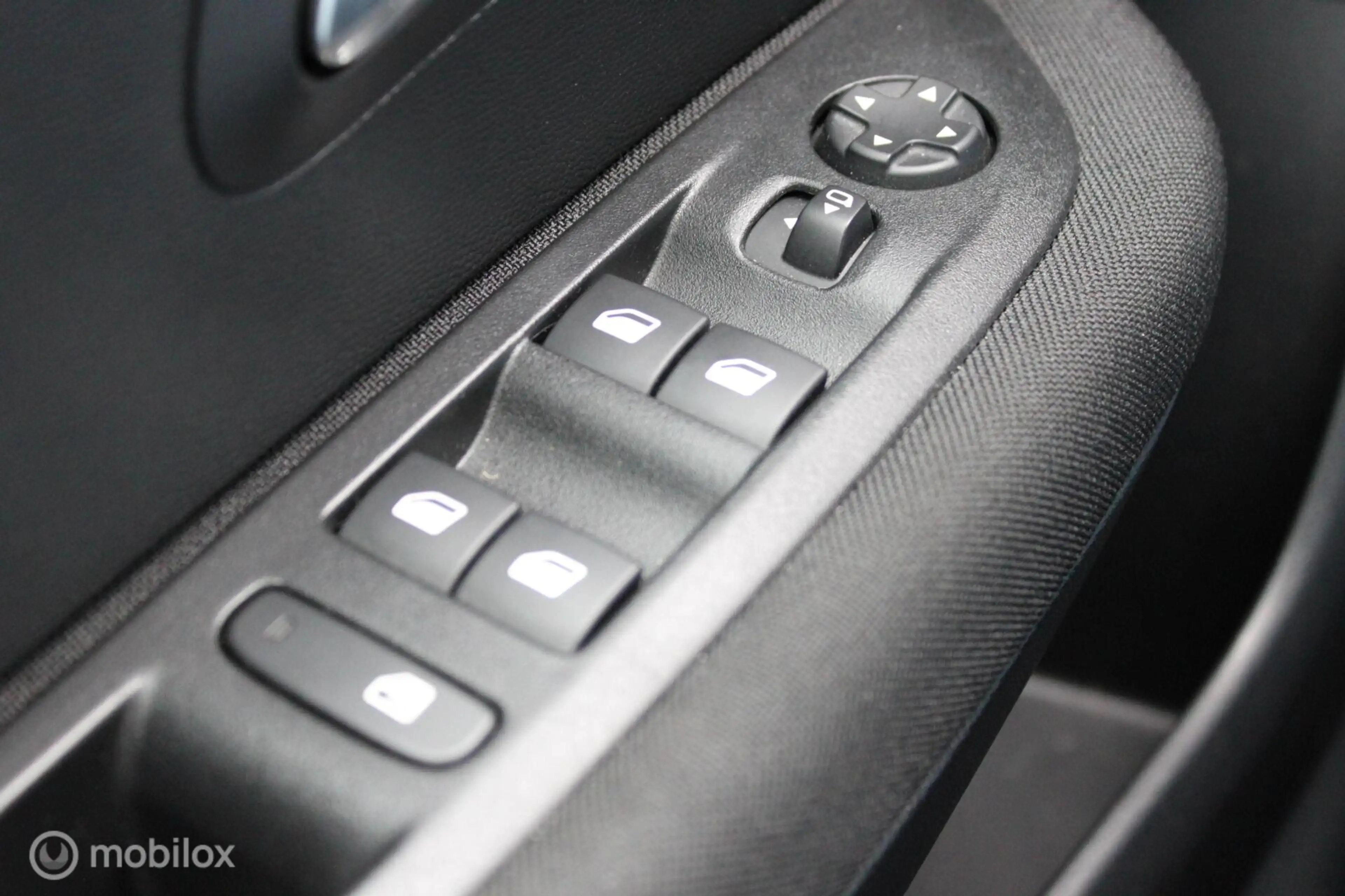 Peugeot e-208 EV Active Pack 50 kWh, Navi/app connect, Led verli — photo 23