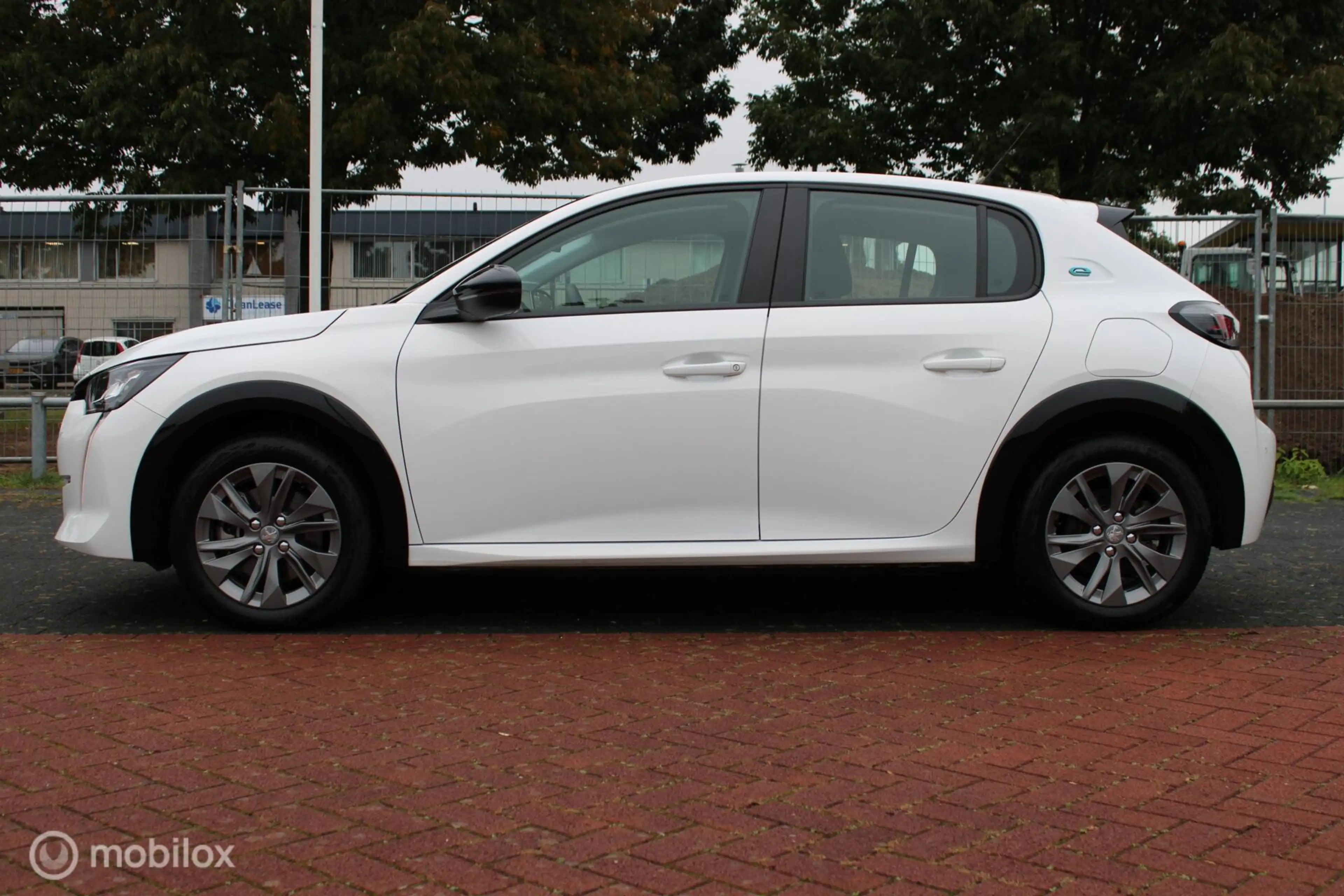 Peugeot e-208 EV Active Pack 50 kWh, Navi/app connect, Led verli — photo 3
