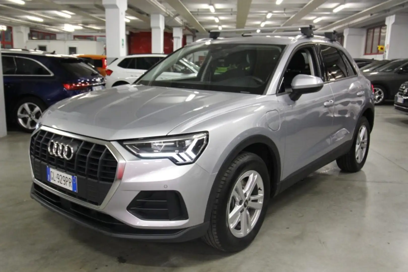 Audi Q3 45 TFSI e S-tronic Business Grau - 2