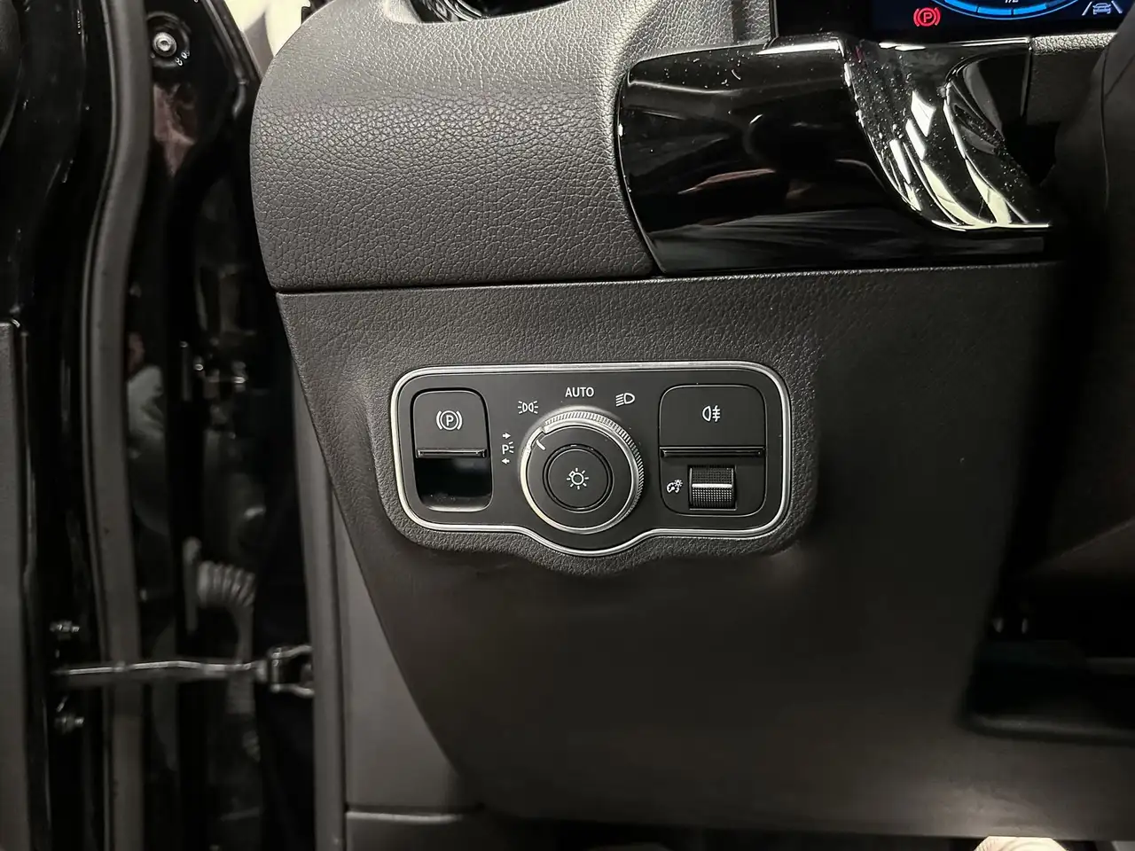 Mercedes-Benz GLA 180d*AUT*DAB-RADIO*CAMERA*ZETELVERW.*, миниатюра 5