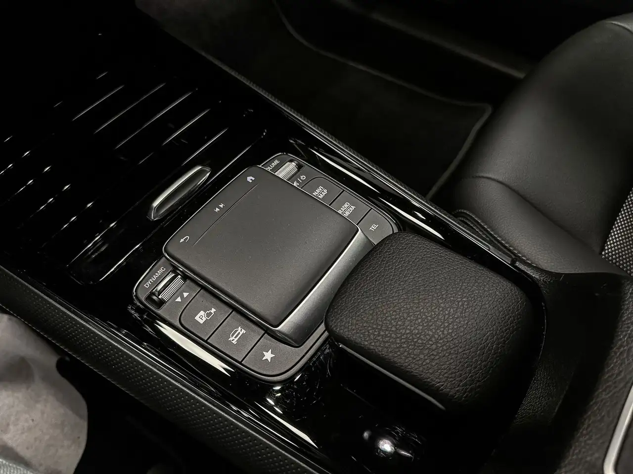 Mercedes-Benz GLA 180d*AUT*DAB-RADIO*CAMERA*ZETELVERW.*, миниатюра 7