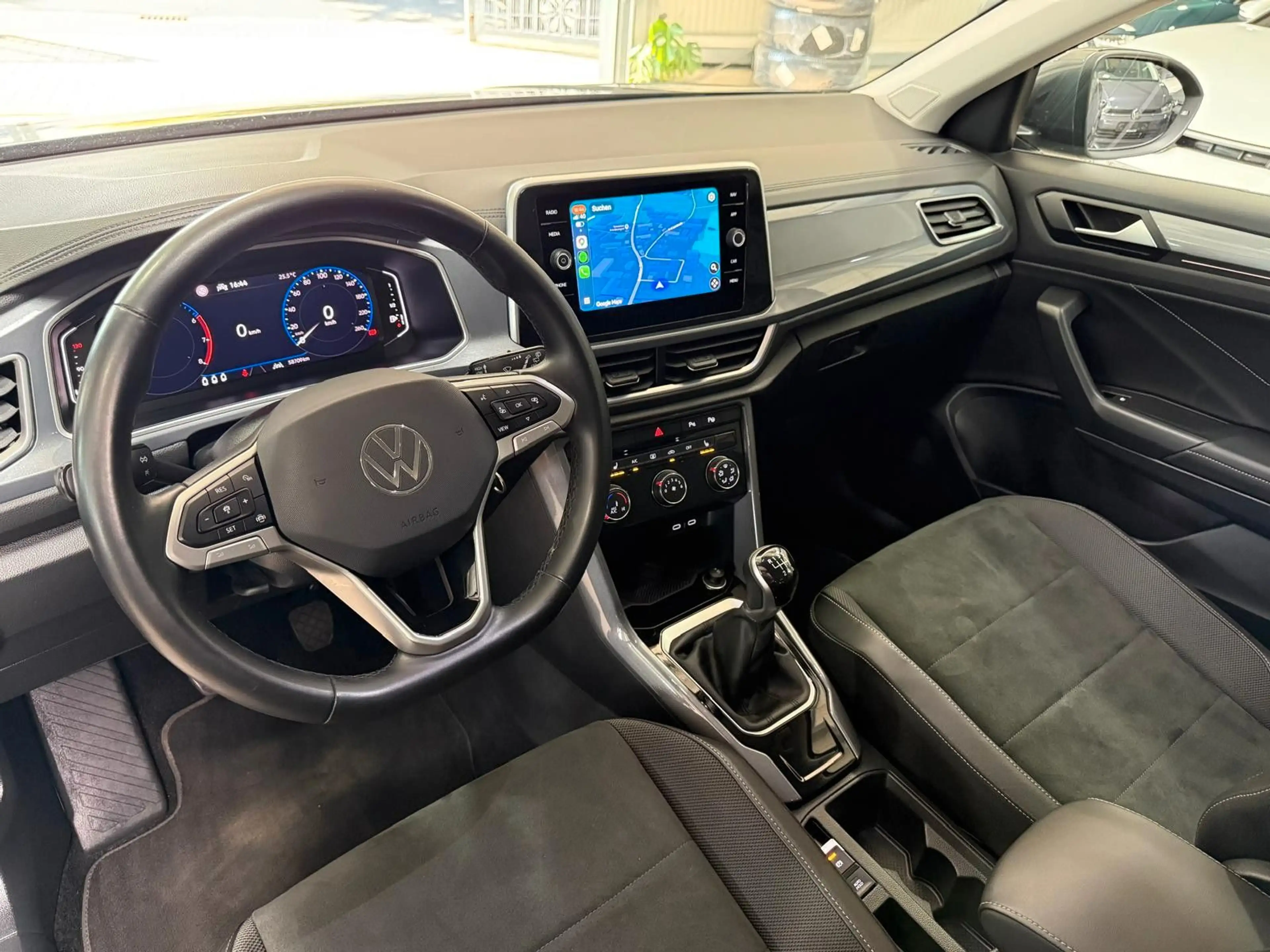 Volkswagen T-Roc 1.5 TSI Style ACC SHZ LED IQ-Light APP — photo 12
