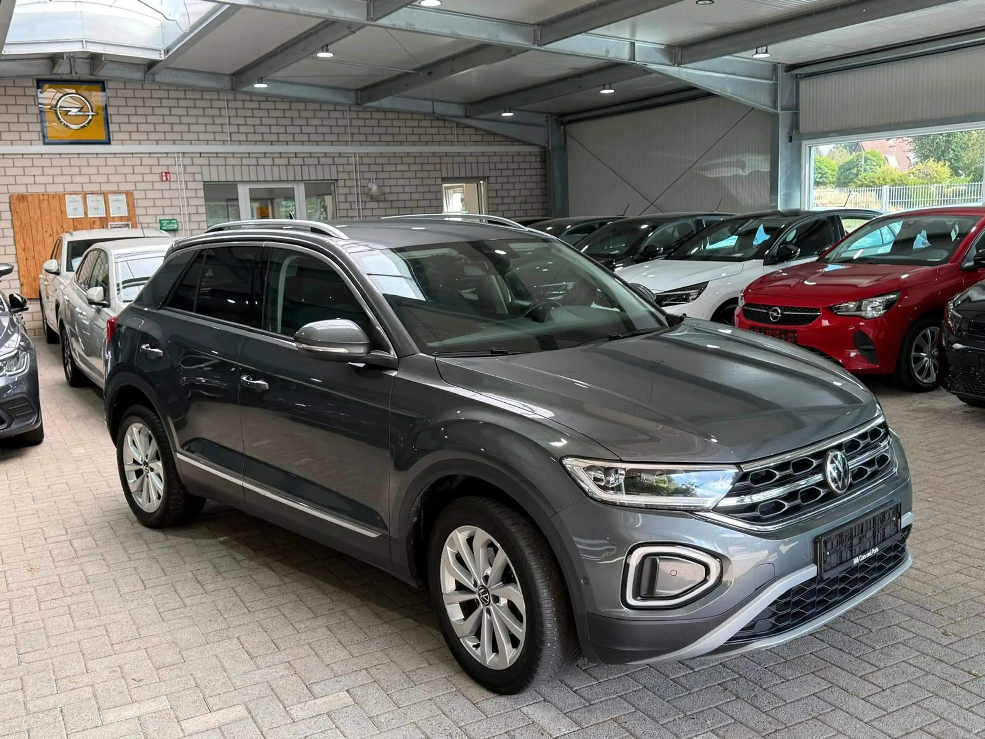 Volkswagen T-Roc 1.5 TSI Style ACC SHZ LED IQ-Light APP — photo 4