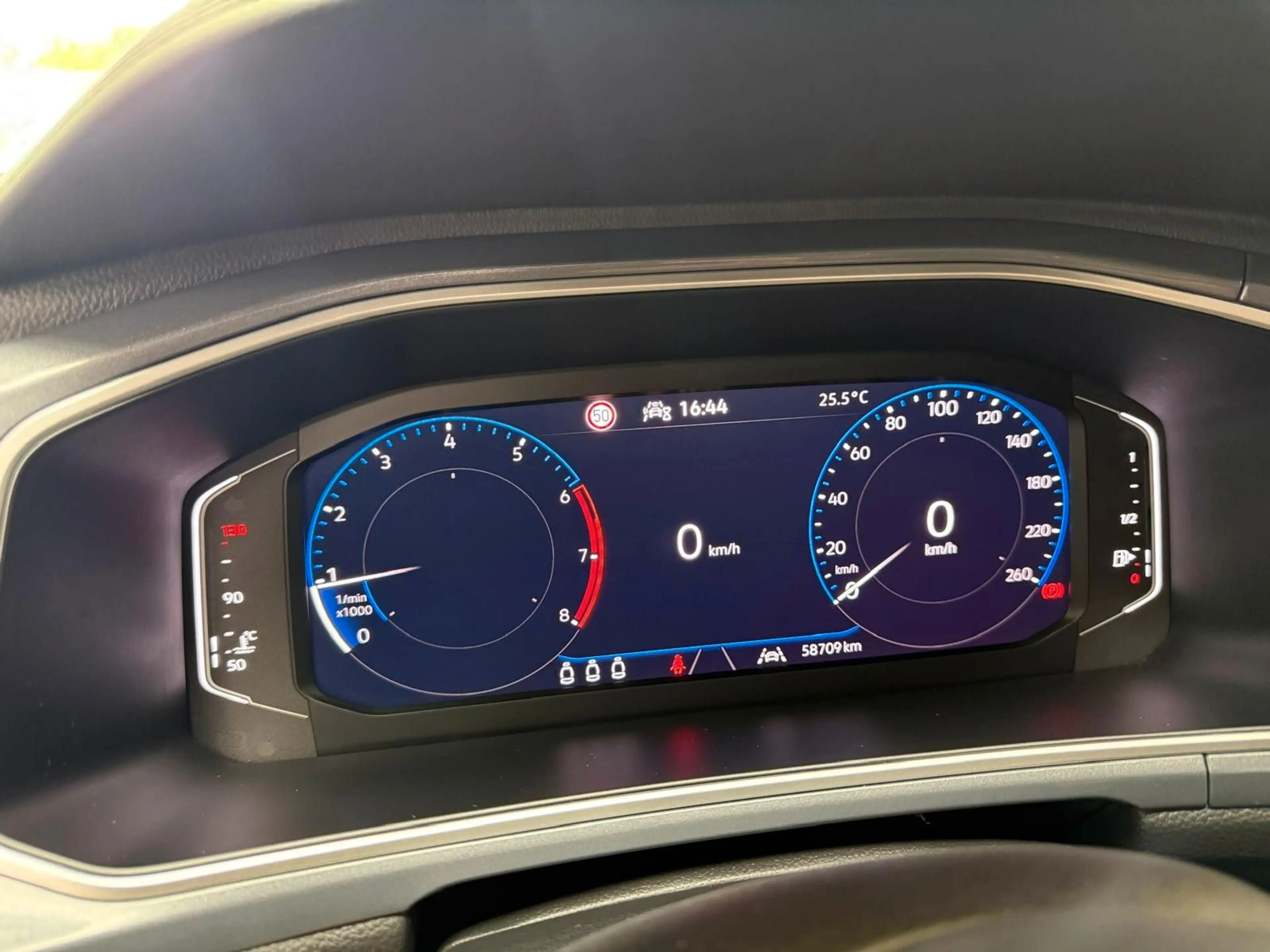 Volkswagen T-Roc 1.5 TSI Style ACC SHZ LED IQ-Light APP — photo 13