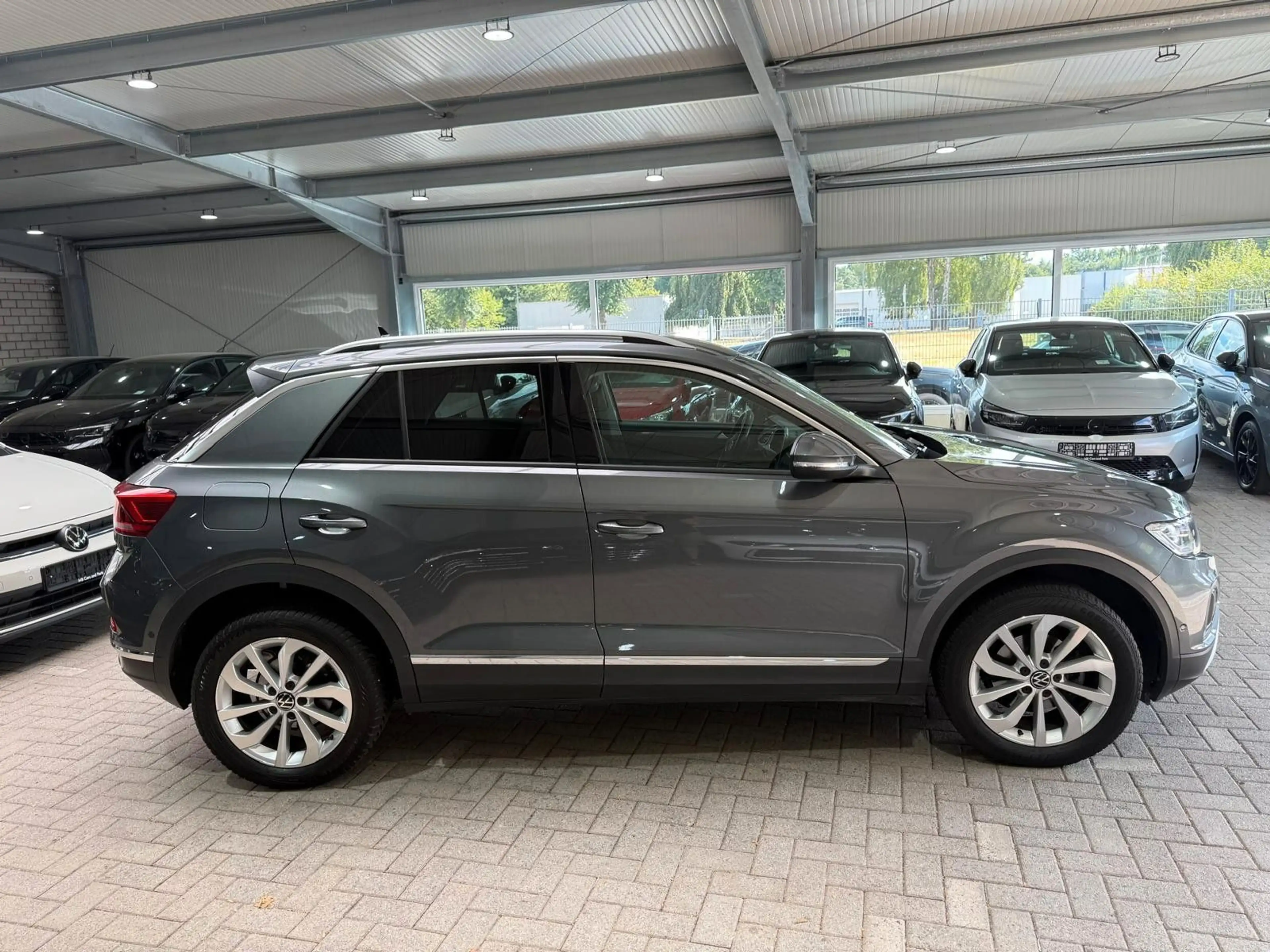 Volkswagen T-Roc 1.5 TSI Style ACC SHZ LED IQ-Light APP — photo 9