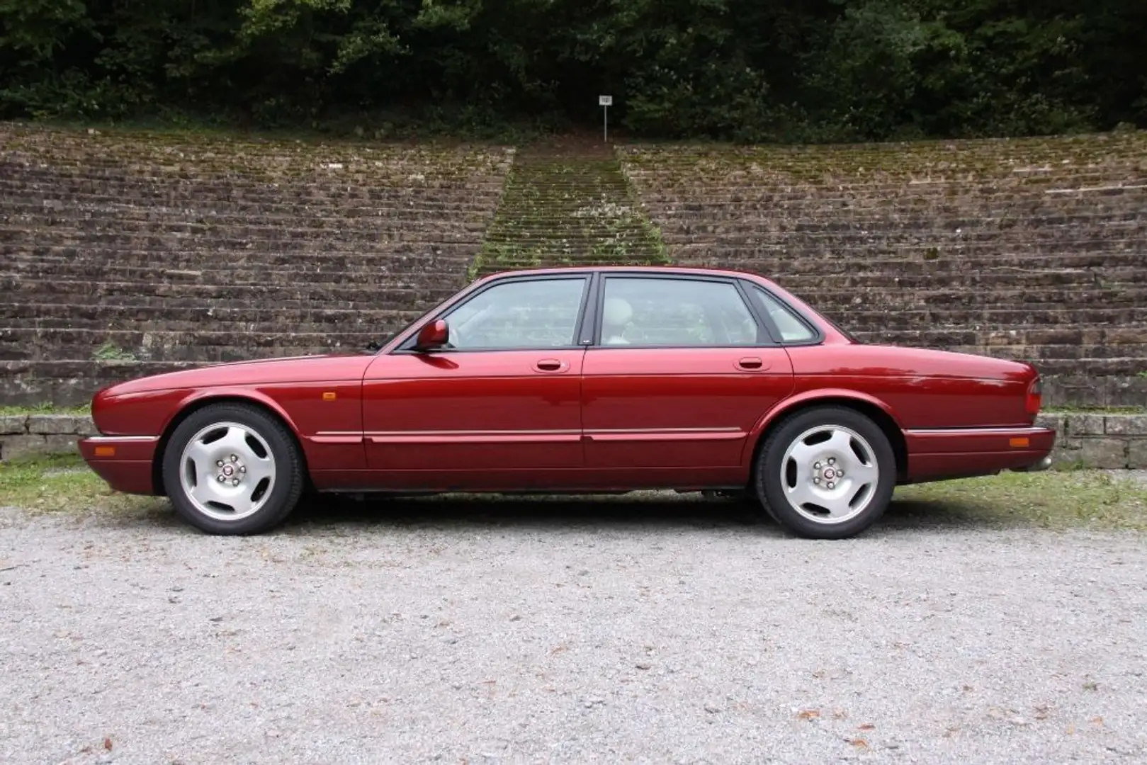 Jaguar XJR mit 2 Jahren Garantie Top Zustand Rot - 2