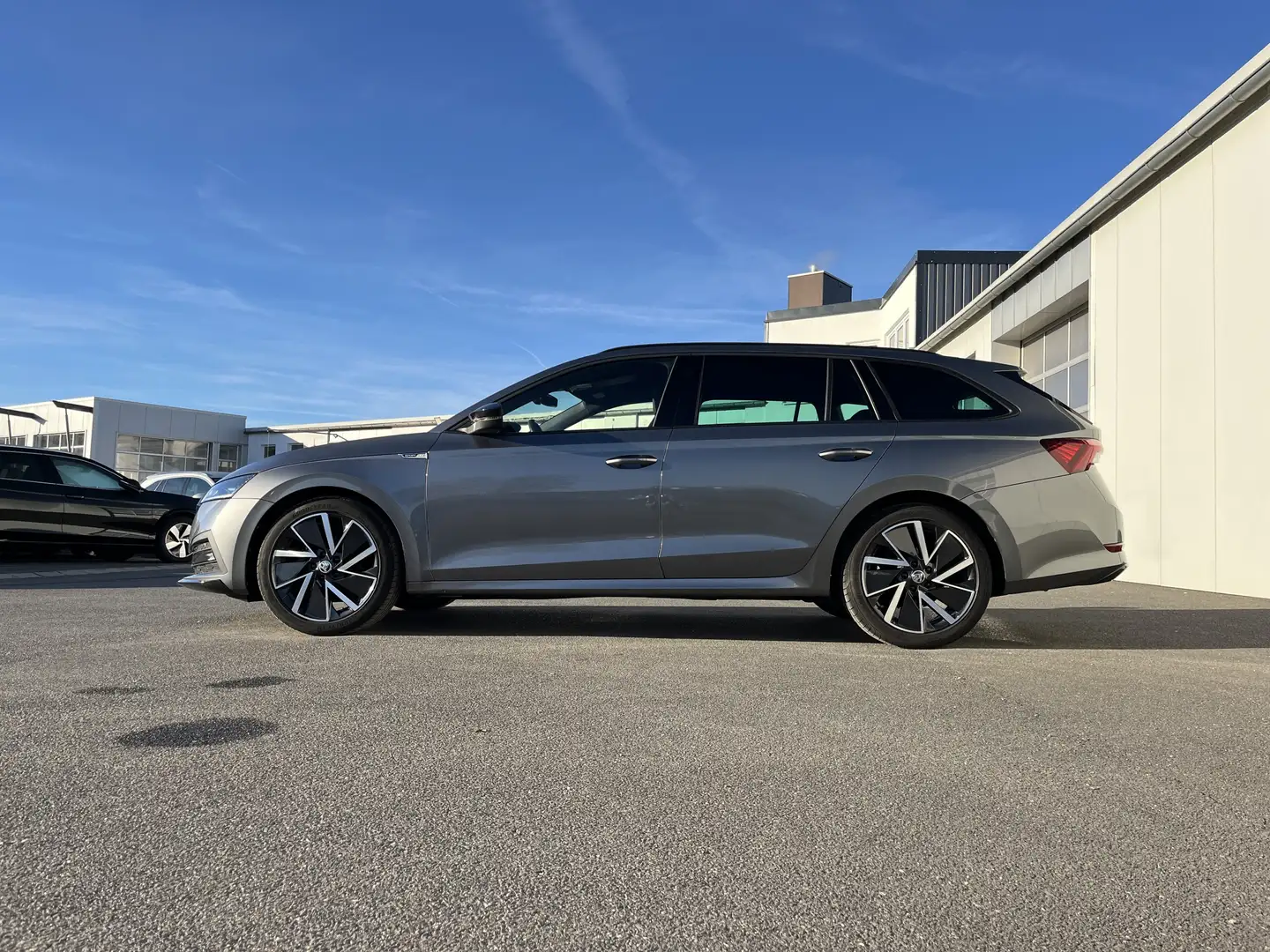 Skoda Octavia Combi 2.0 TDI Sportline 169€ m. 20% Anzahlung He Grau - 2