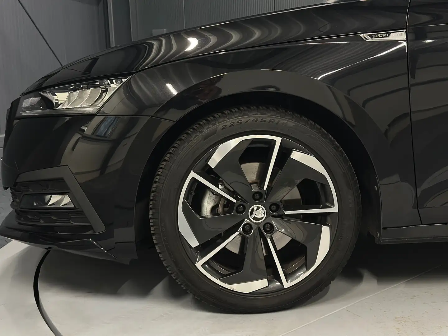 Skoda Octavia Combi Sportline 4x4 *COLUMBUS*18Zoll*Memory* Černá - 2