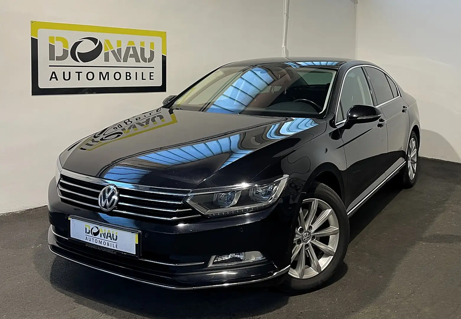 Volkswagen Passat Highline 2,0 TDI * Topzustand * Navi * Sportsit... Schwarz - 1