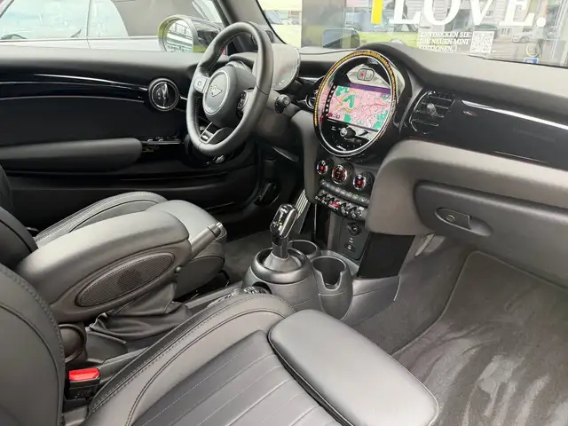 Mini Convertible view 12