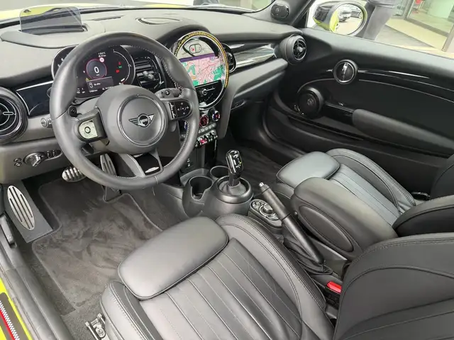 Mini Convertible view 9