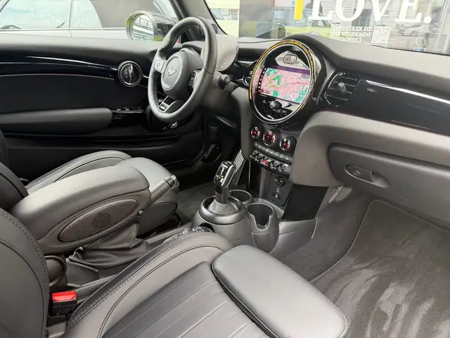 Mini Convertible view 10