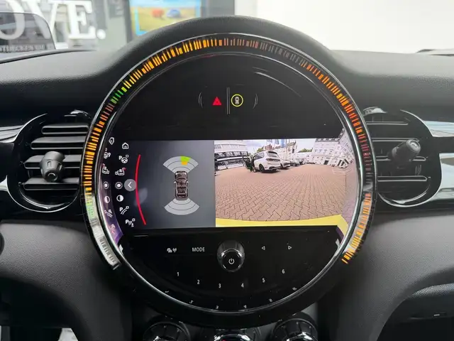 Mini Convertible view 5