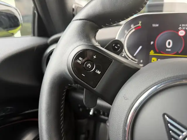 Mini Convertible view 7