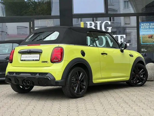 Mini Convertible view 2