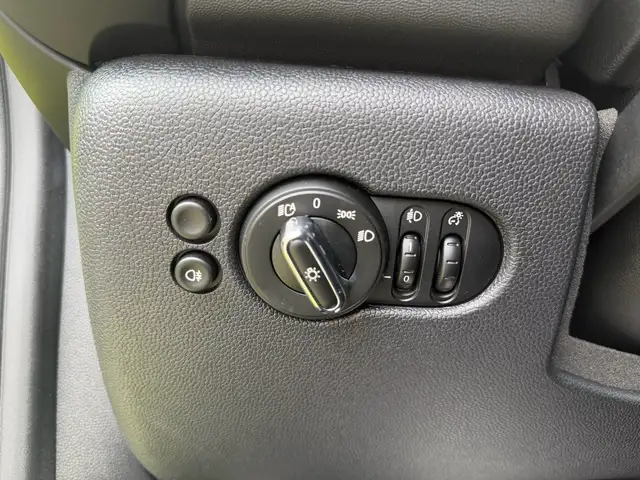 Mini Convertible view 15