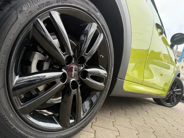 Mini Convertible view 3