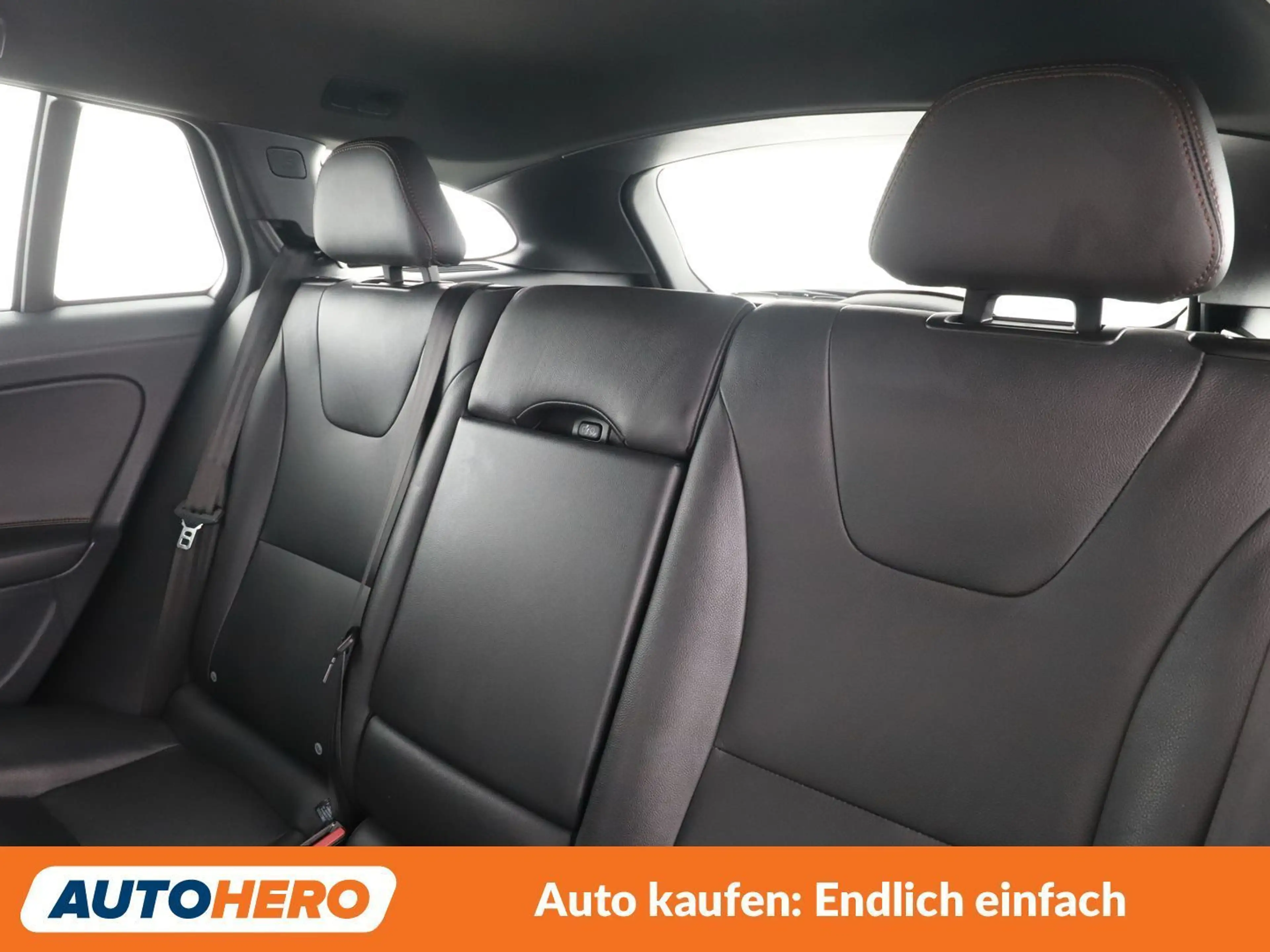 Volvo V60 Cross Country 2.0 D3 Business — photo 14