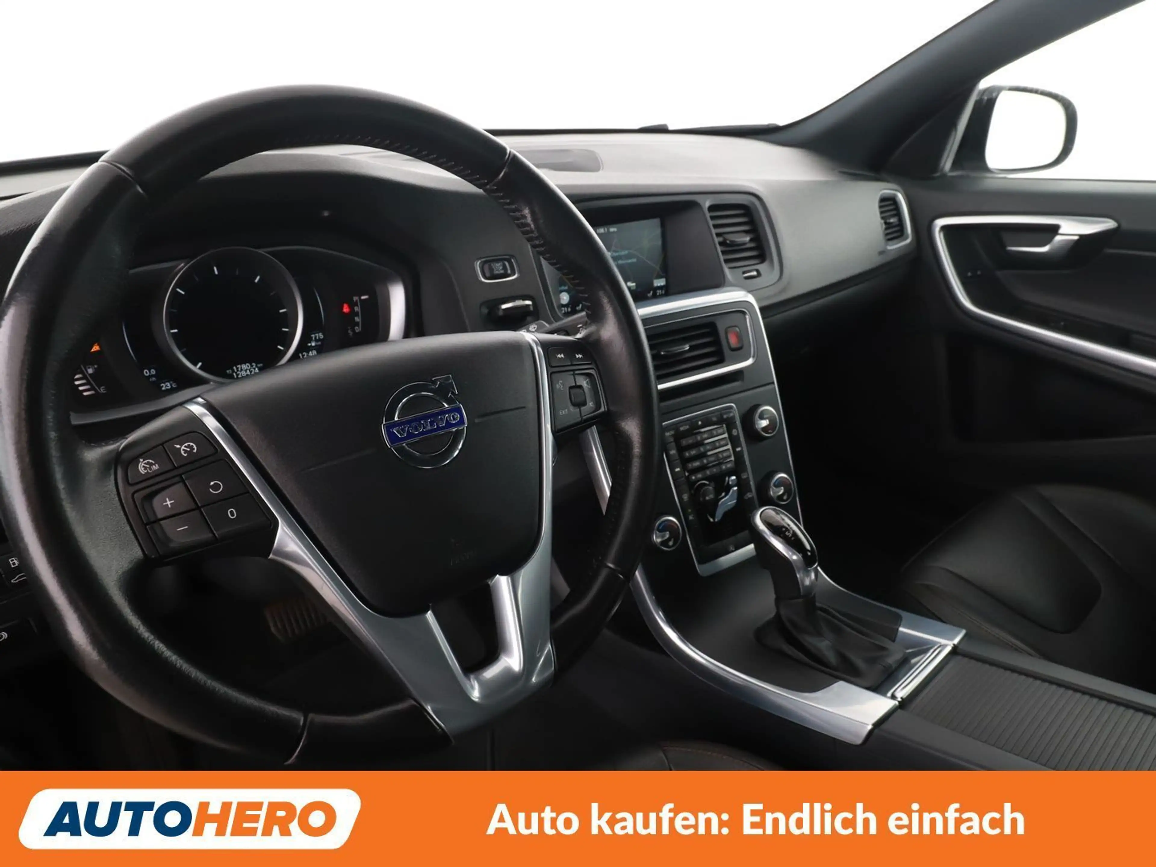 Volvo V60 Cross Country 2.0 D3 Business — photo 11
