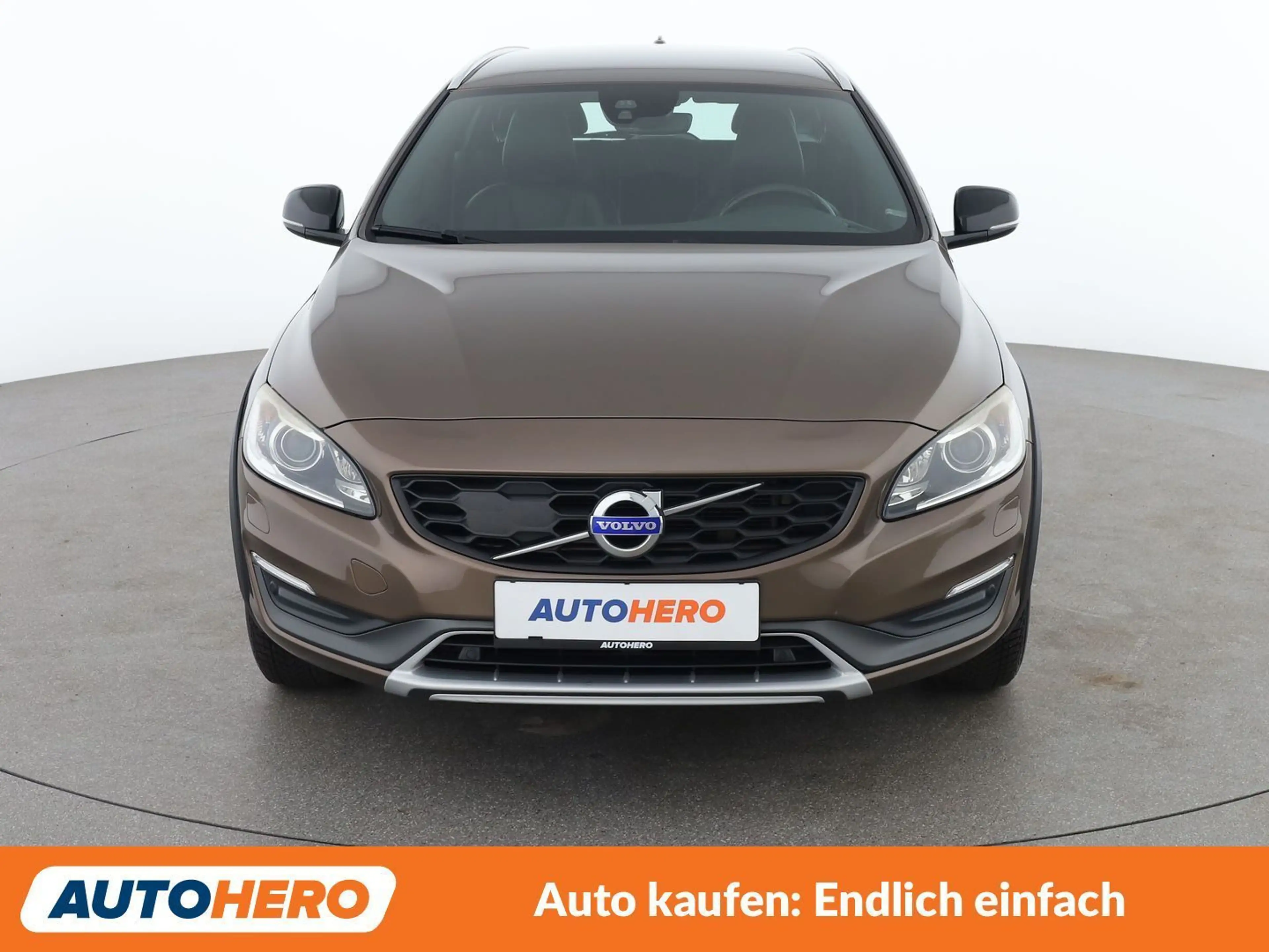Volvo V60 Cross Country 2.0 D3 Business — photo 9