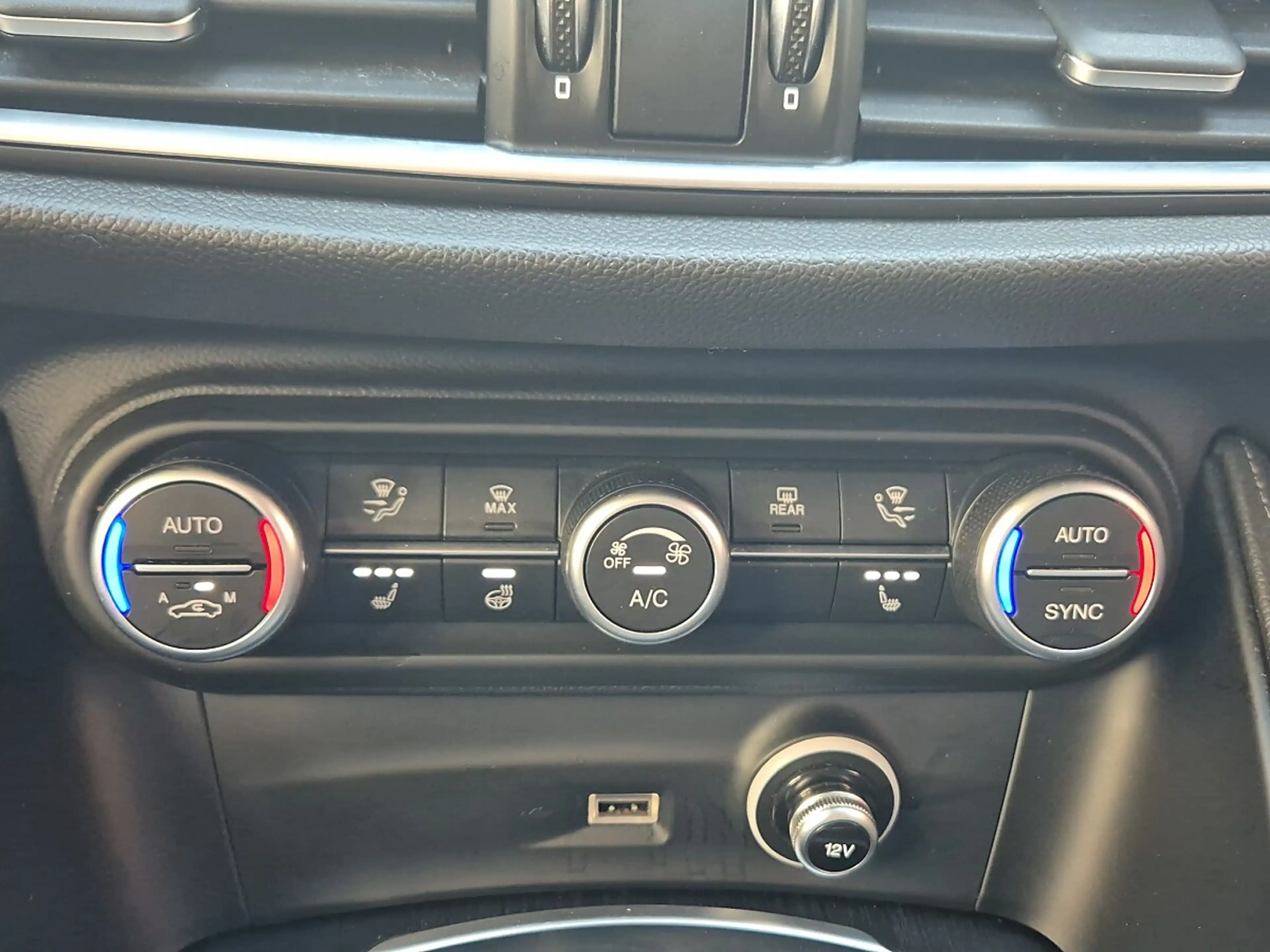 Alfa Romeo Stelvio Magnifica 2,2 ATX AWD — photo 10