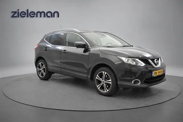 2017 Nissan Qashqai in Black for sale