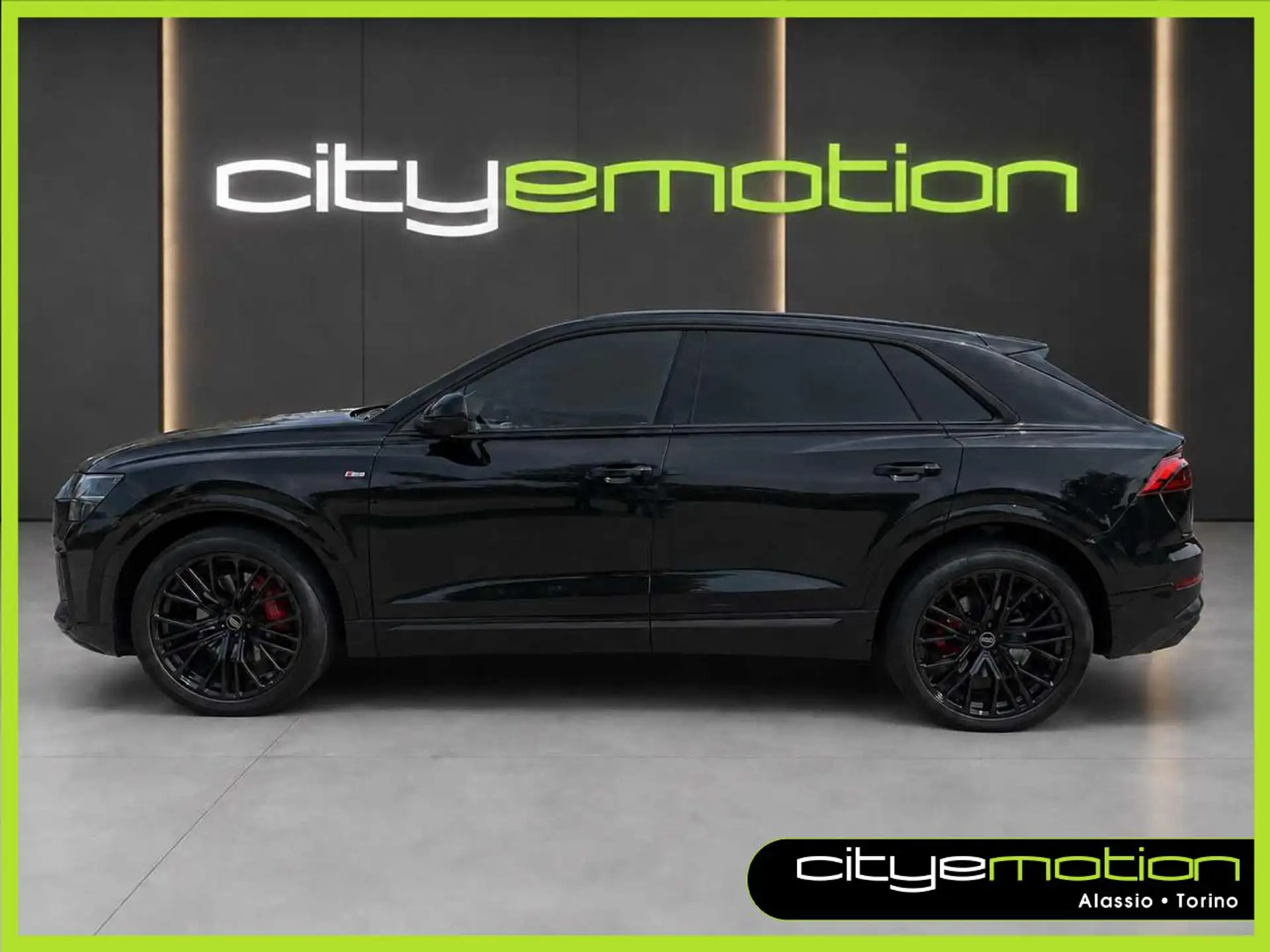 아우디 Audi Q8 2025 검정 사진 4