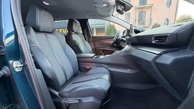 Peugeot 5008 view 14