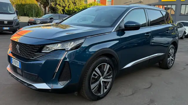 Peugeot 5008 view 3