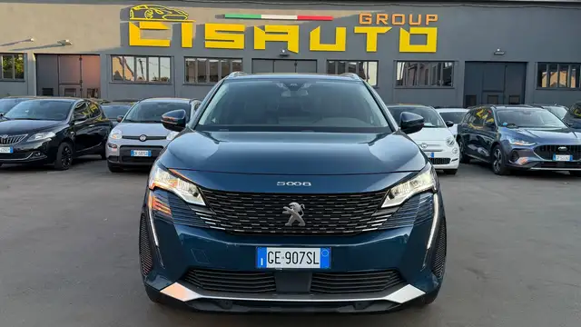 Peugeot 5008 view 2