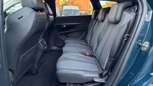 Peugeot 5008 view 11