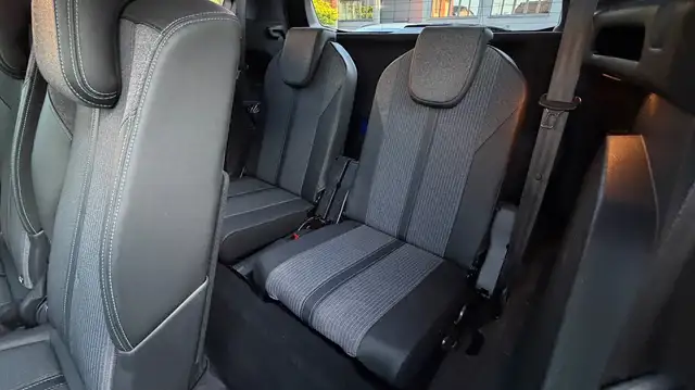 Peugeot 5008 view 12