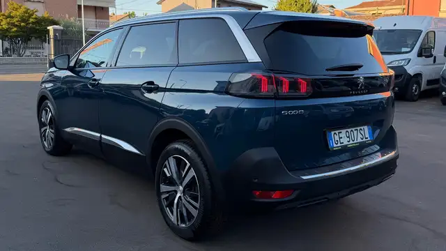 Peugeot 5008 view 6