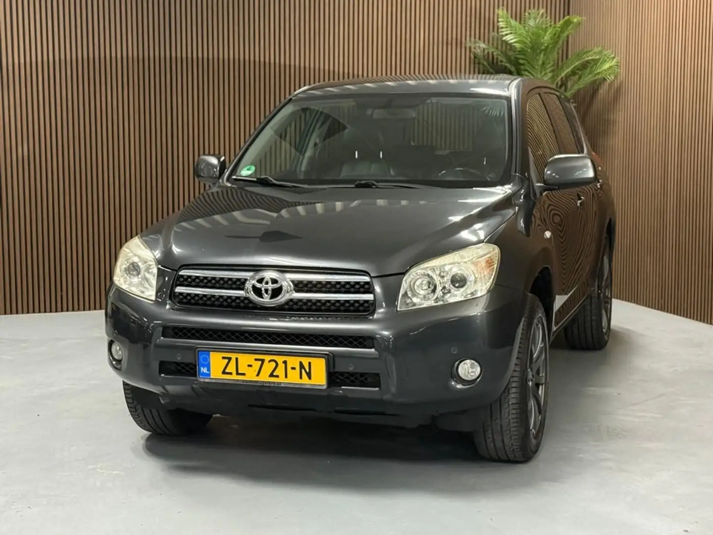 Toyota RAV 4 2.0 VVTi X-Style Grijs - 2