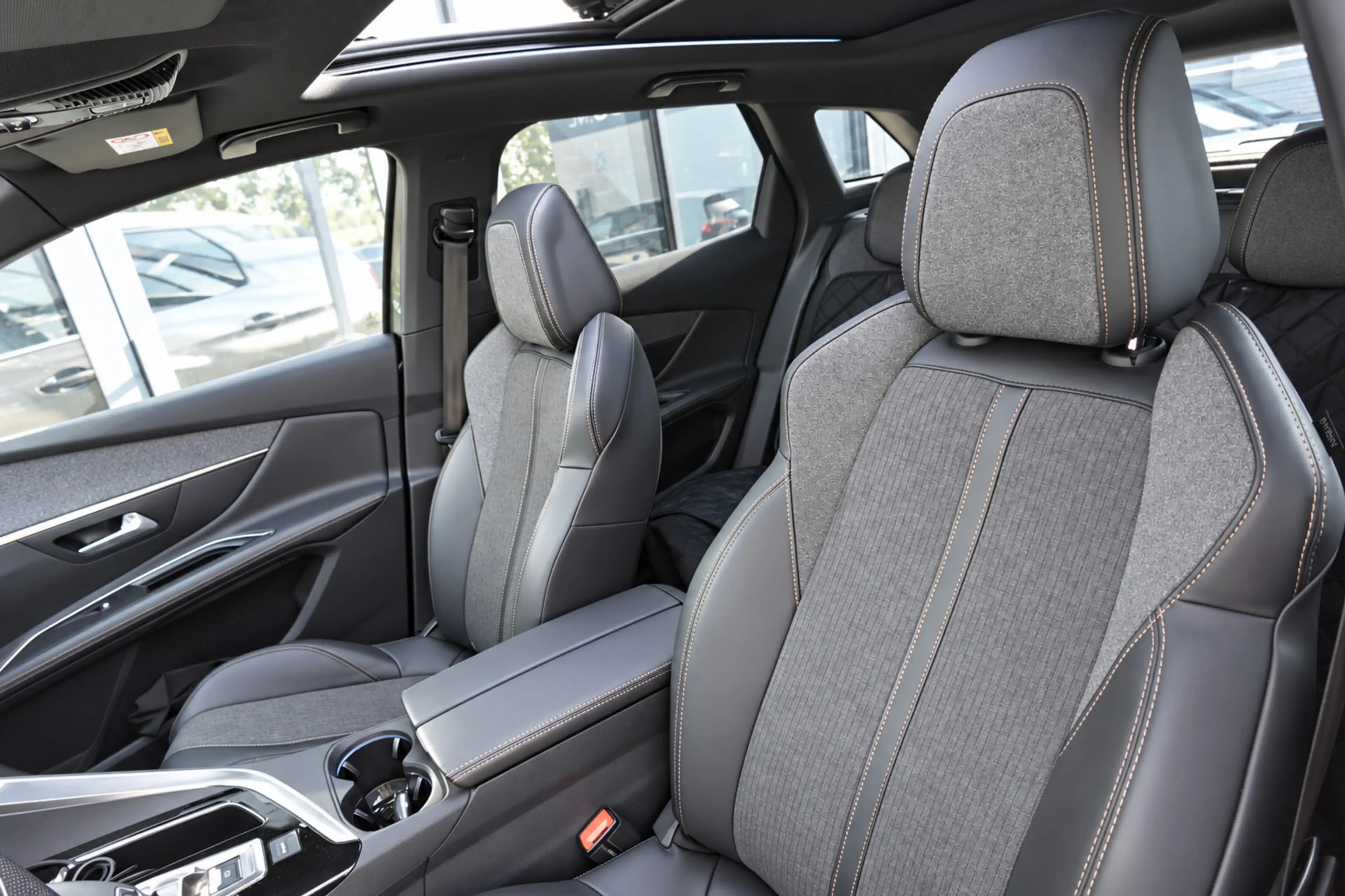 Peugeot 3008 GT 1.2 PureTech Allure PANO CAM NAVI VOL — photo 5
