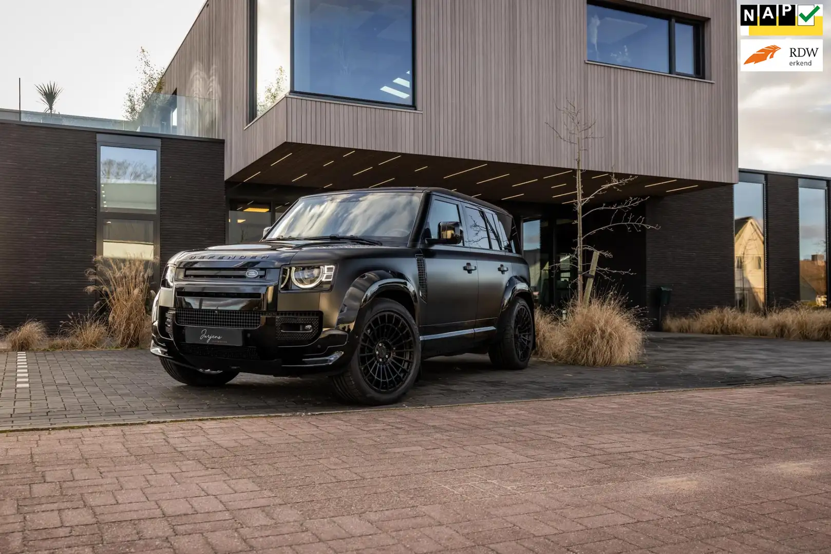 Land Rover Defender 110 3.0 P400 URBAN (400pk) LED MATRIX | ALCANTARA Zwart - 1