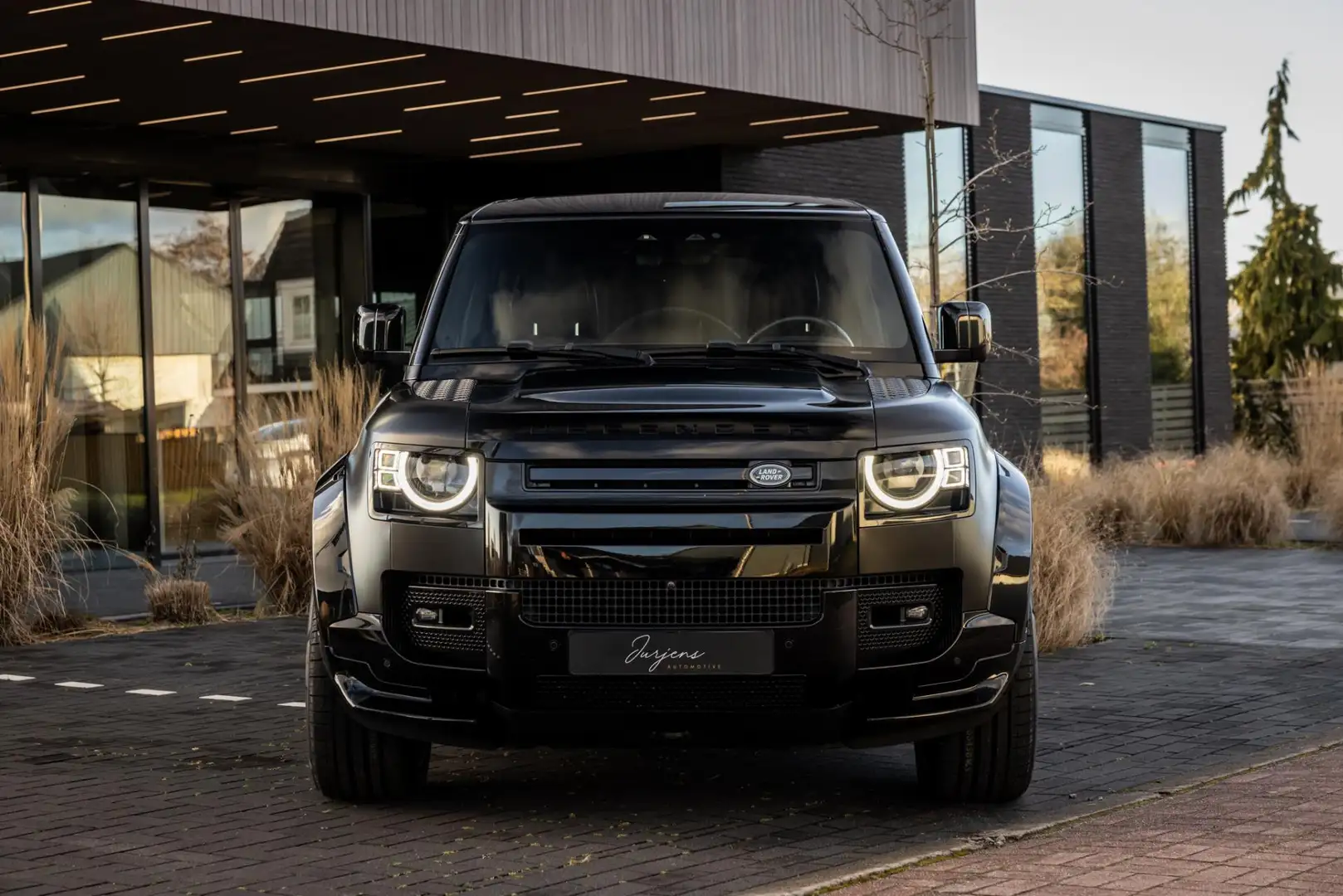 Land Rover Defender 110 3.0 P400 URBAN (400pk) LED MATRIX | ALCANTARA Zwart - 2