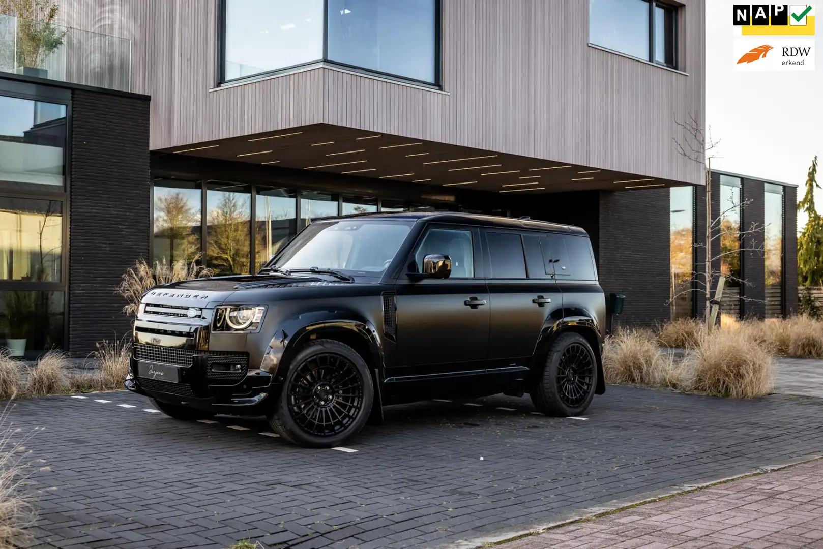 Land Rover Defender 110 3.0 P400 URBAN (400pk) LED MATRIX | ALCANTARA Schwarz - 1