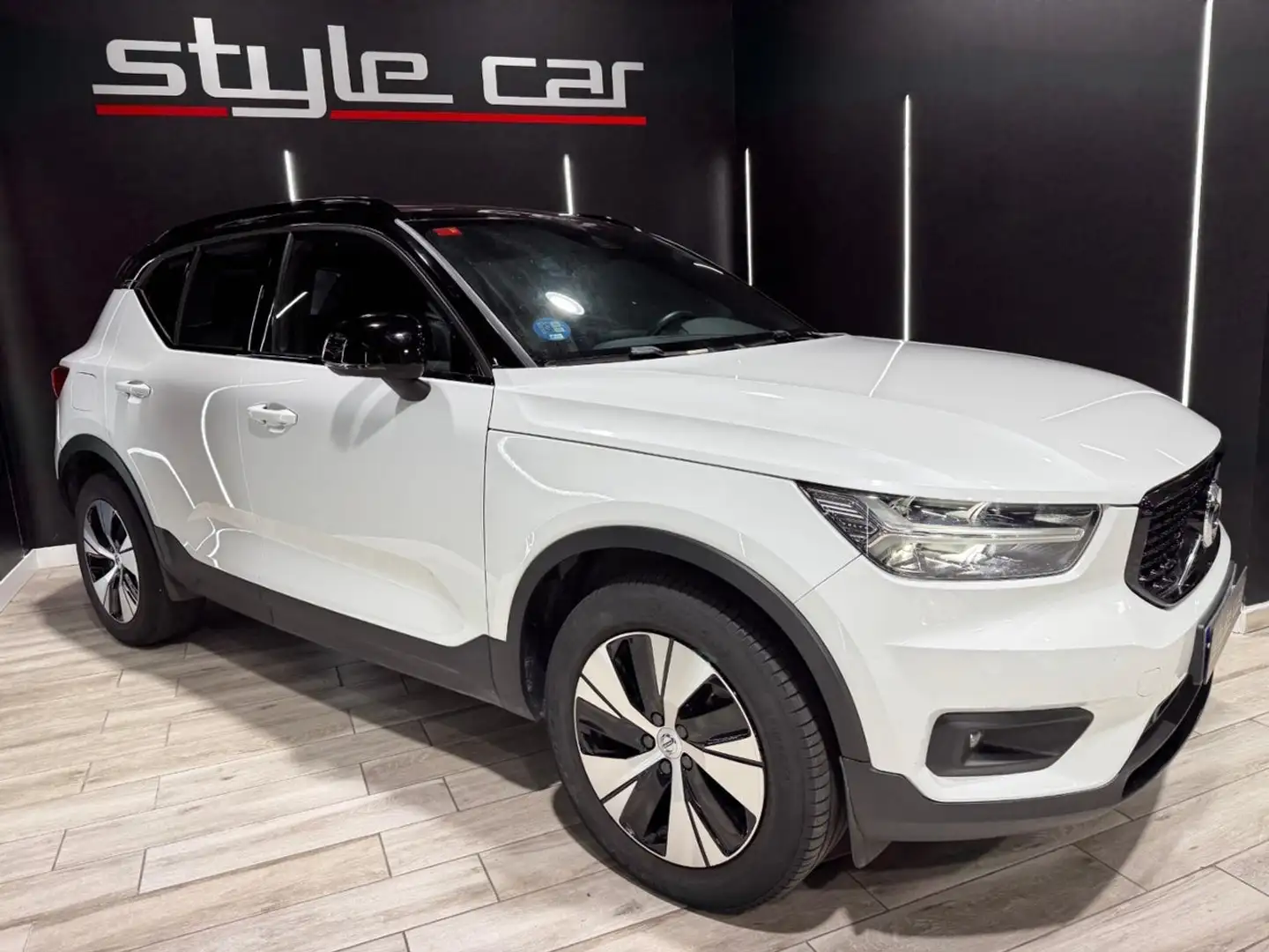 Volvo XC40 T4 Recharge R-Design Aut. Blanco - 1