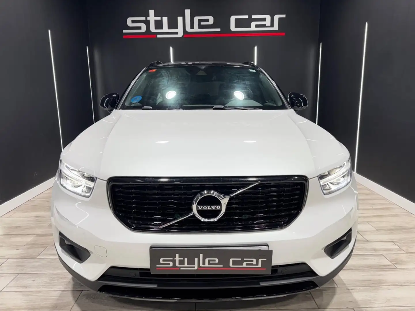 Volvo XC40 T4 Recharge R-Design Aut. Blanco - 2
