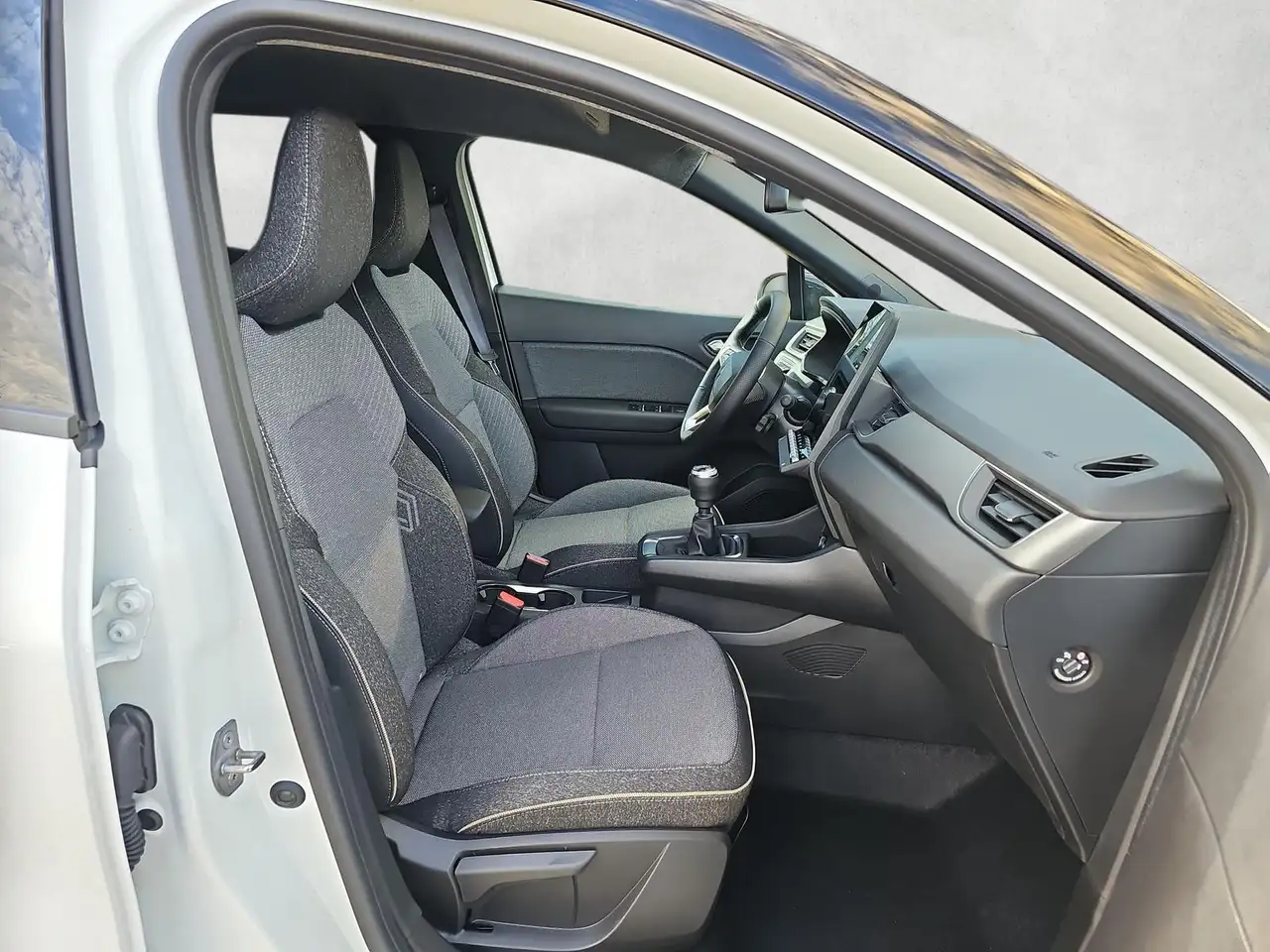 Renault Captur 140 Mild-Hybrid Techno 360Grad Kamera Nav 11