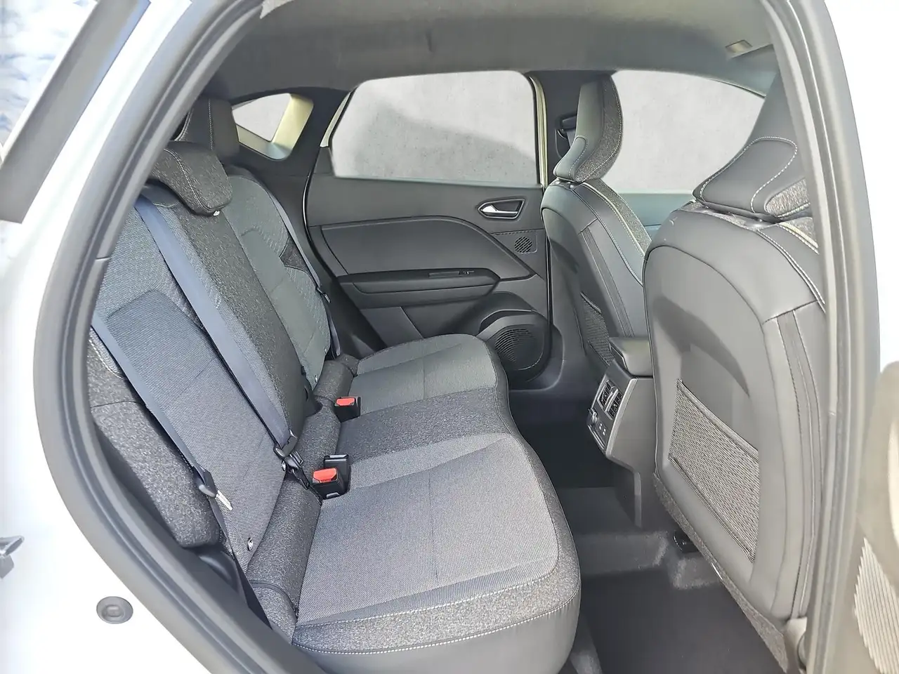 Renault Captur 140 Mild-Hybrid Techno 360Grad Kamera Nav 14