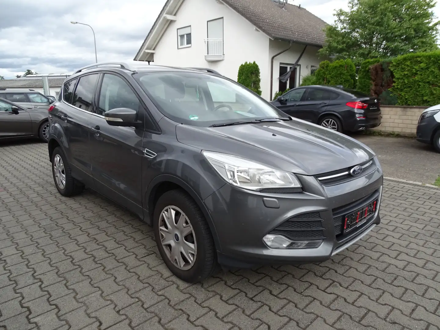 Ford Kuga 1,6l Trend Klima, Navi, Sitzheizung, Tempomat Grau - 1
